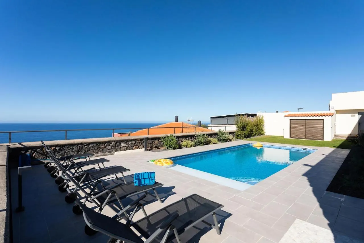 Dom wakacyjny Prime Sea And Mountain Views Home With Pool El Pris