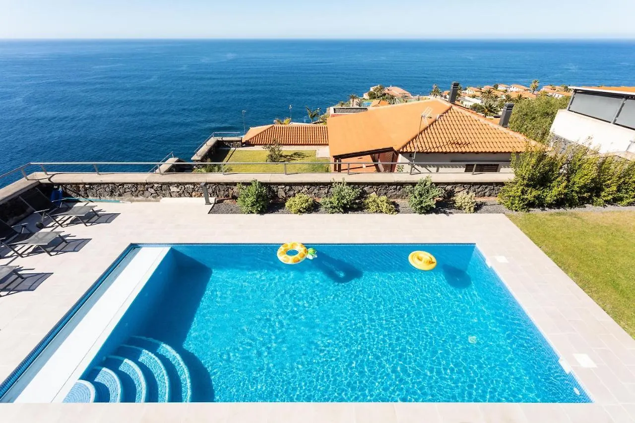 Dom wakacyjny Prime Sea And Mountain Views Home With Pool El Pris