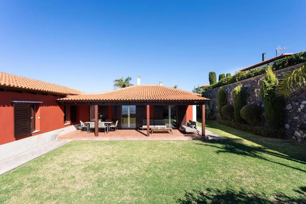 Prime Sea And Mountain Views Home With Pool El Pris Ferienhaus