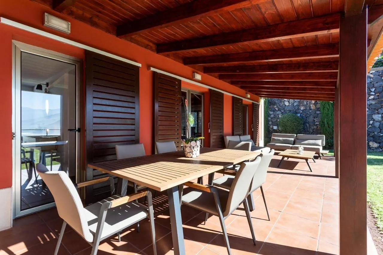 Dom wakacyjny Prime Sea And Mountain Views Home With Pool El Pris